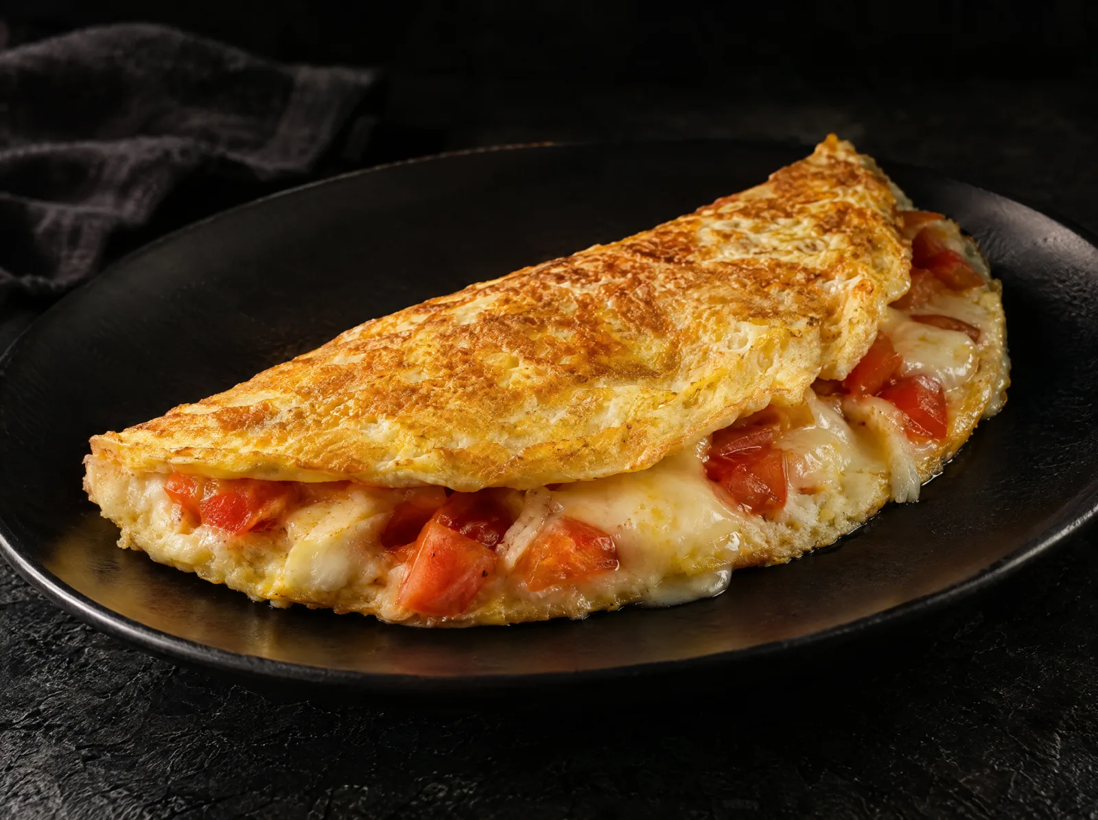 Omelete de claras com tomate e mozarela